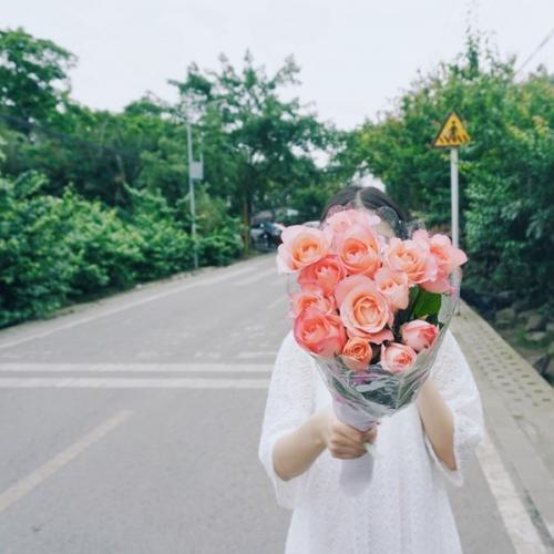 请喜欢关于使您快乐的爱情的句子