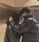 与女友的甜蜜和甜蜜的生活充满了赞美她的一切