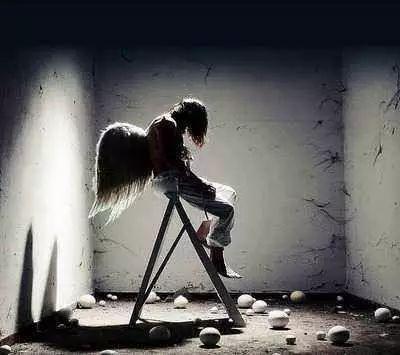 因此我们总是渴望在漫长的人生道路上寻找伴侣