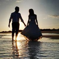 让我们看一下编辑器中有关男孩使女孩高兴的句子