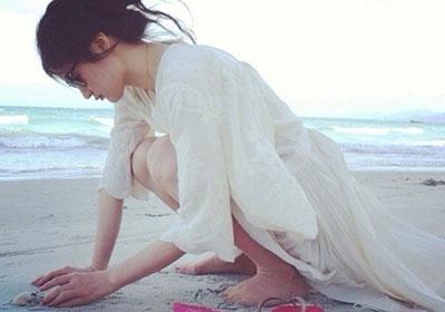   qq带着悲伤的表情说      2