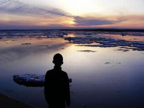 记忆就像水倒在手掌上一样