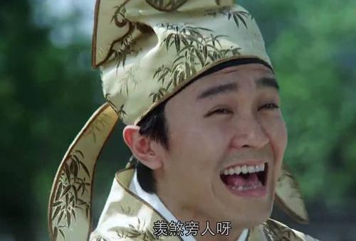 不停地指挥自己的闹剧