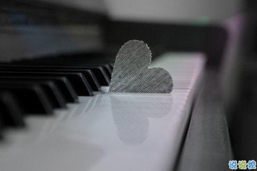 这是为了隐藏每个人的悲伤和对每个人的微笑