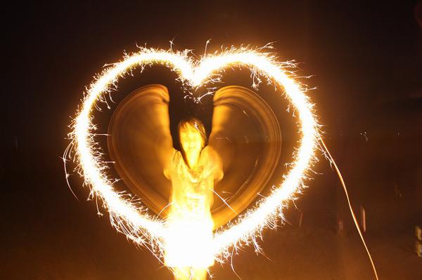 幸福使人们感到快乐和无助