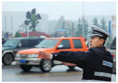 并将个人的生存置于群体的生存中