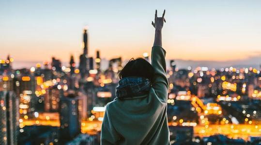 在这座城市中生活并学习所有关于它的知识