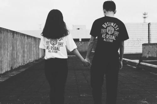 没有多少笑容可以掩盖我心中的痛苦