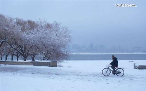 一场野风意外地遇见了我们