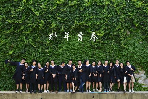 请欣赏小编编纂的描述毕业快乐的句子