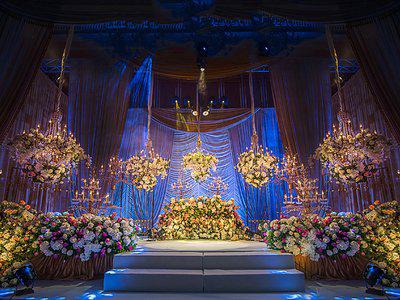 一件漂亮的外套不如打个招呼般温暖