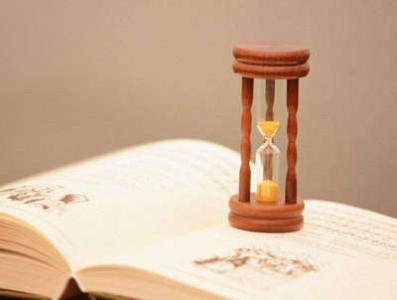 希望大家喜欢呀1、Thatsometimesallapersonneedsisahandtoholdandahearttounderstand