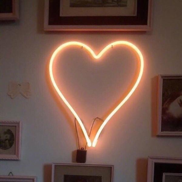 悬挂在纯净的空气中