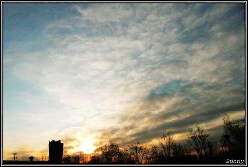 岳父似乎很怕寒冷