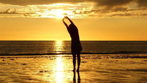 请在朋友圈中享受由编辑组织的关于快乐的简短句子