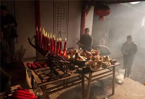 桂林新年前夜 青·黄敬仁 其中之一 千家笑声被拖延了