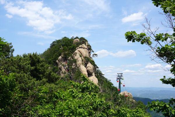 到水边坐在云端