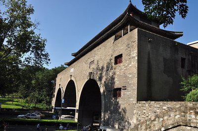 两只眼睛照亮新年