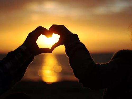 让我们看一下小编所表达的对爱情的不幸表达的句子