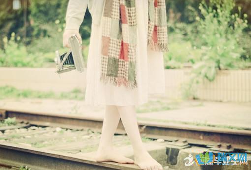 简介：记忆就像倒入手掌的水一样