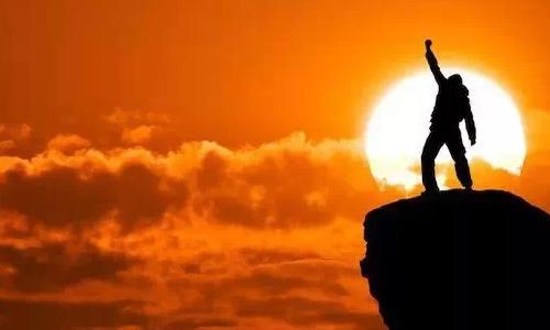 奋斗者将他职业生涯的船驶向理想的河岸