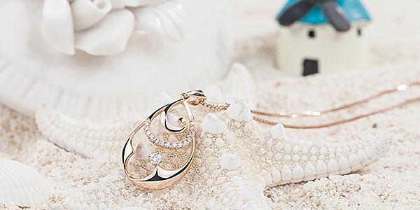 女人倾向于认为自己的美丽赋予珠宝以生命力和灵性