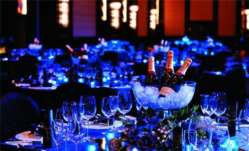 开心酒吧如何描述这种气氛