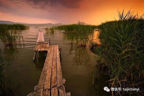 怀着满怀希望的心向前看