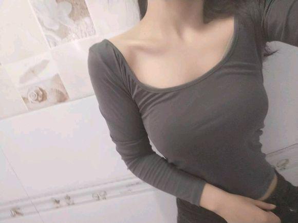 随着微风的吹拂