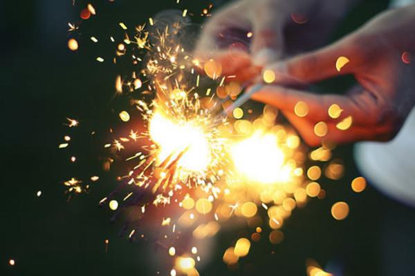    关于烟火的漂亮句子  1