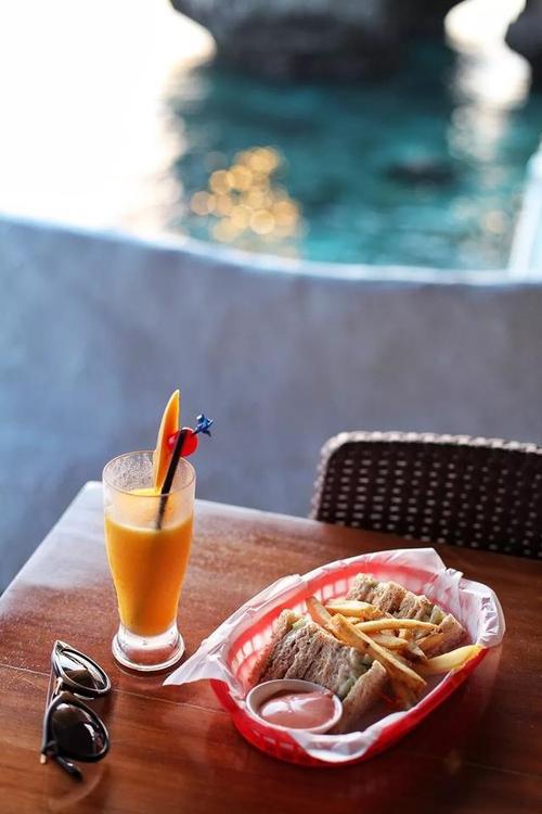 编辑整理了一些关于快乐借景的抒情句子