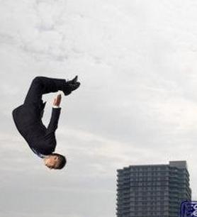   梦见从高处坠落