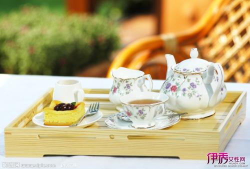 吃喝玩乐是幸福的生活