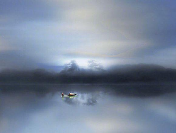 波浪追逐着波浪