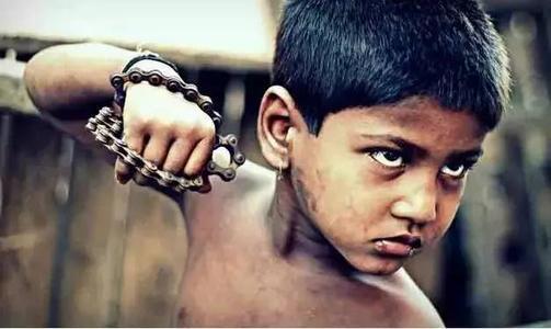 和父母一起打开视频屏幕时我在哭