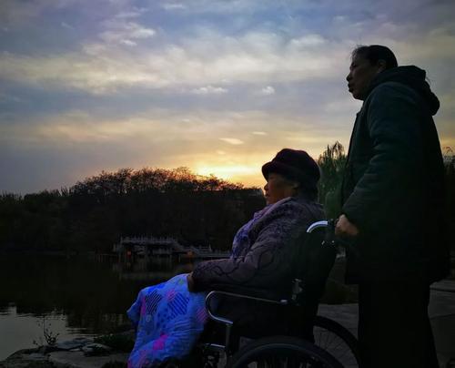 小编整理了一些关于爱世界的漂亮句子