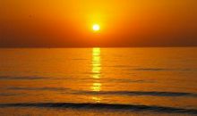 描写海边日出的句子