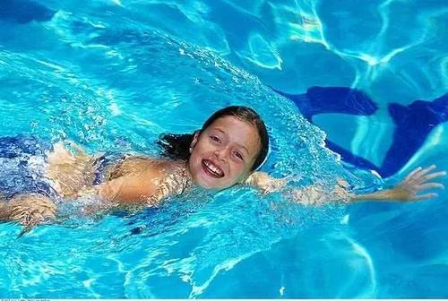 在水中玩的句子是什么