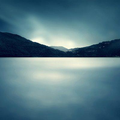 红色的蜡烛已经点燃