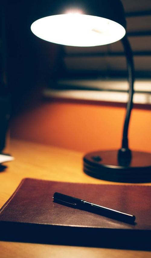 让我们看一下编辑器组织的有趣而快乐的学校句子