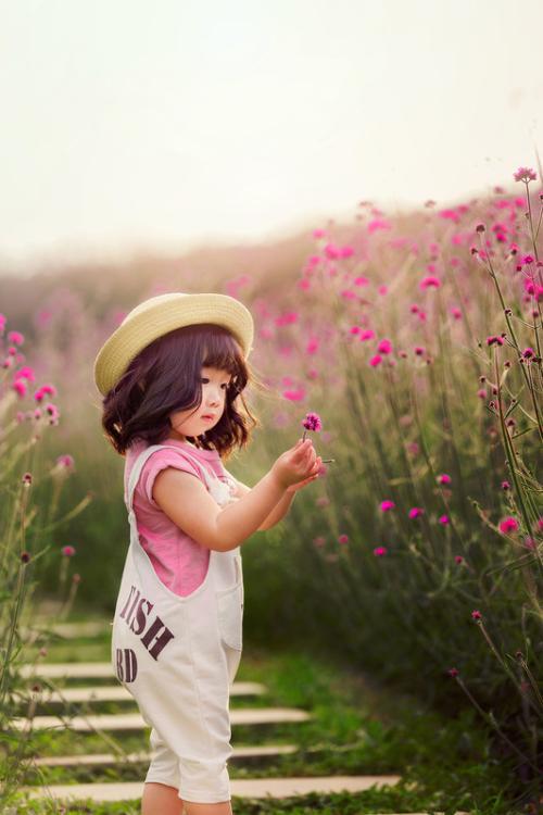 编辑为孩子们编写了一些快乐的句子