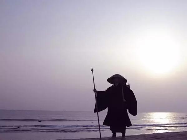 我们必须首先改变自己