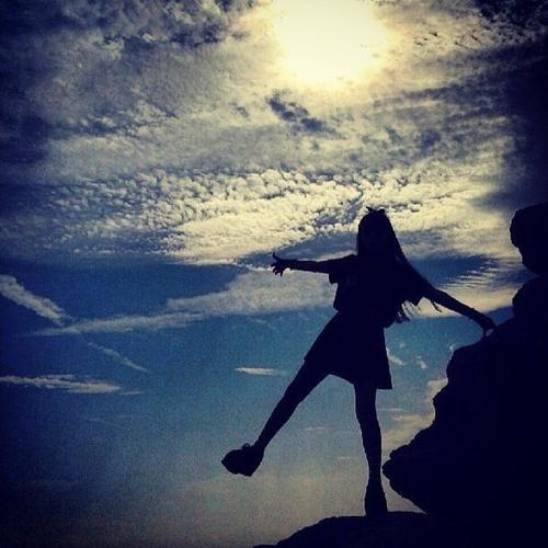 你和我注定要共同分享这条棘手的道路