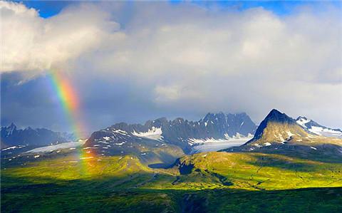    1）丝绸和丝绸的流动水不受石头的阻碍
