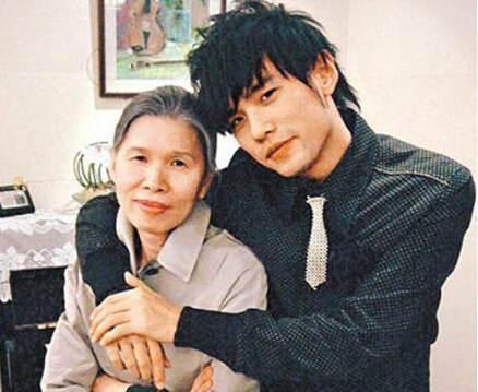 我仍然记得小MP3中播放的歌曲是周冬的歌曲