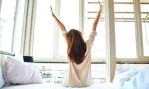 让我们来看看关于朋友圈中早睡早起的快乐句子