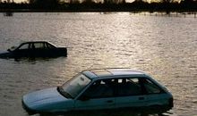 梦见开车掉水里