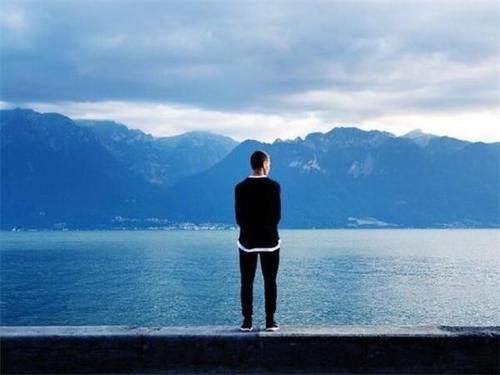 我听说每个没有心脏和肺部的人都有为某人服务的心