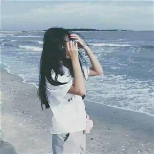 月亮挂在天空上