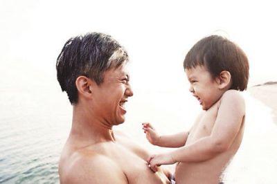 孩子的成长父亲和母亲都希望参与其中